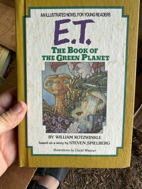 E.T. The Book of the Green Planet by William Kotzwinkle - Yellow Cover